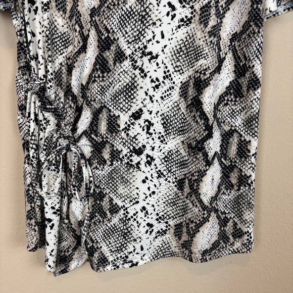 NWT NY Collection Short Sleeve Snake Print Pullover Top with Drawstring Detail - Picture 3 of 11